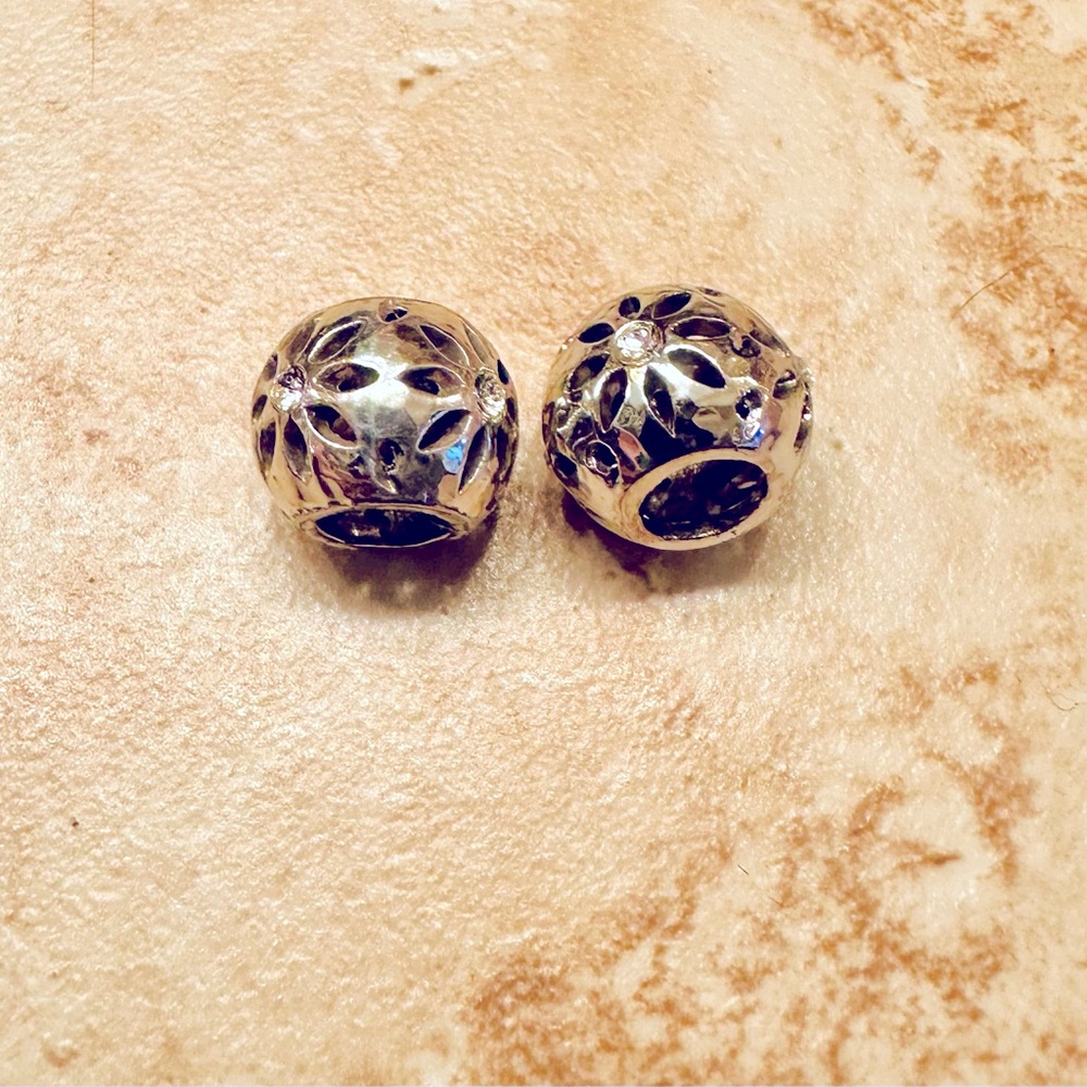 Brighton Daisy charm Spacers.  Cute daisy’s with rhinestones.